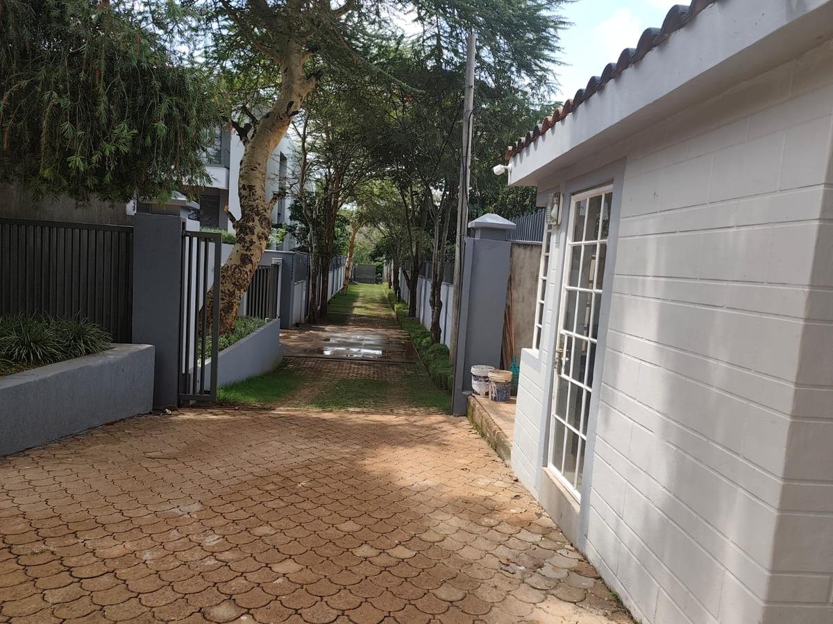 5 Bed House with En Suite in Runda - 11