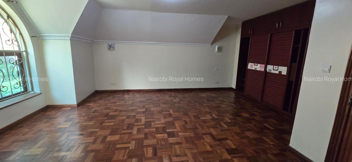 5 Bed Townhouse with En Suite at Lavington Green - 17