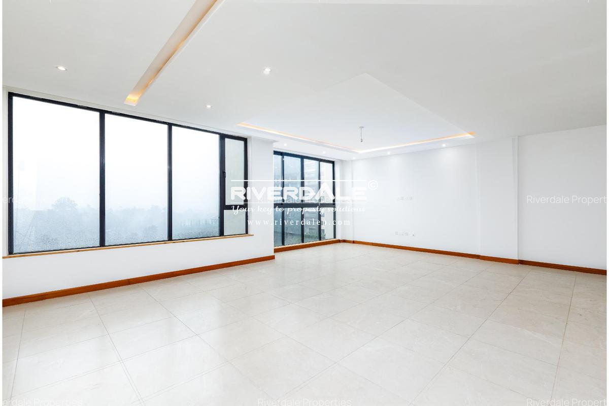 4 Bed Apartment with En Suite in Parklands - 1