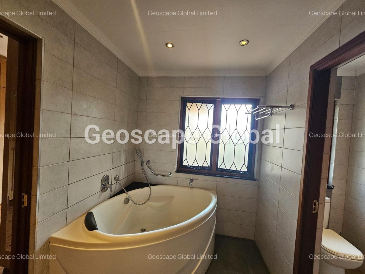 5 Bed House with En Suite in Gigiri - 11