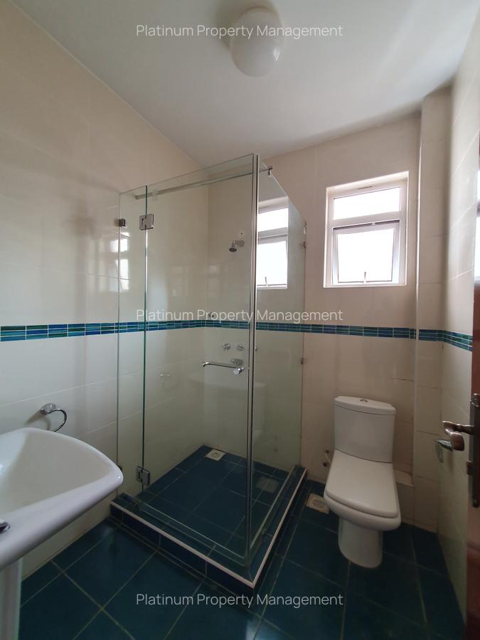 3 Bed Apartment with En Suite at Brookside - 19