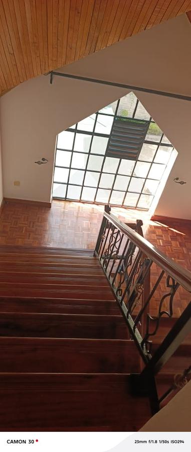 5 Bed Townhouse with En Suite in Lavington - 3