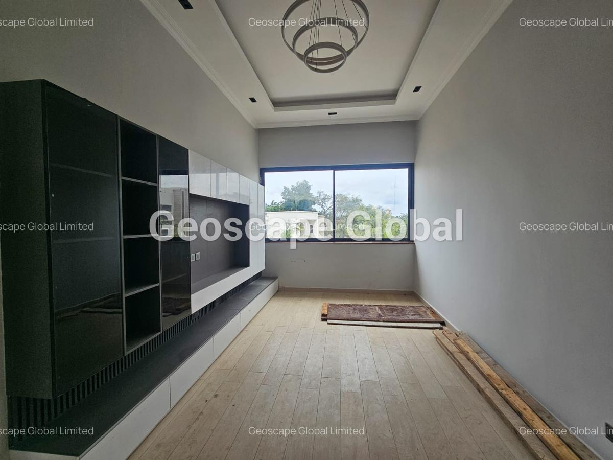 5 Bed House with En Suite in Lavington - 5