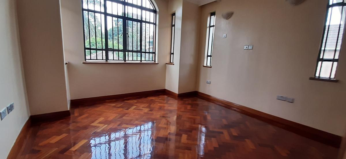 4 Bed House with En Suite in Lavington - 20