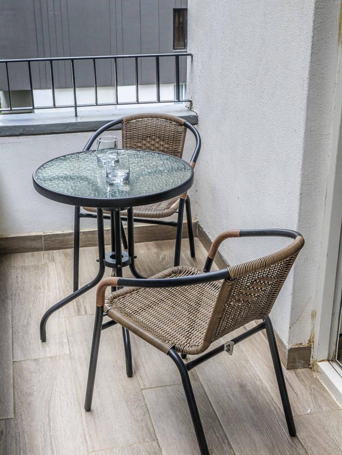 3 Bed Apartment with En Suite at 23 - 12