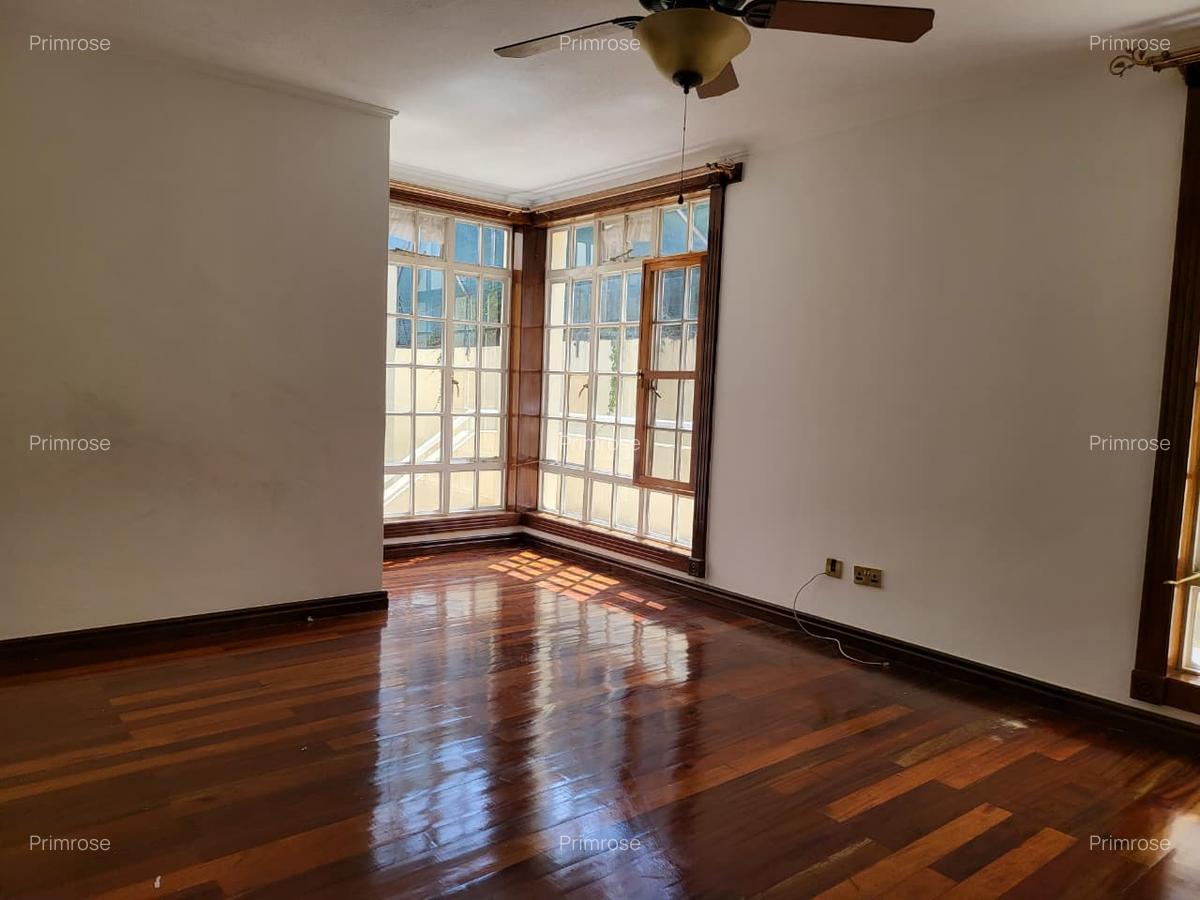 4 Bed Townhouse with En Suite in Westlands Area - 10