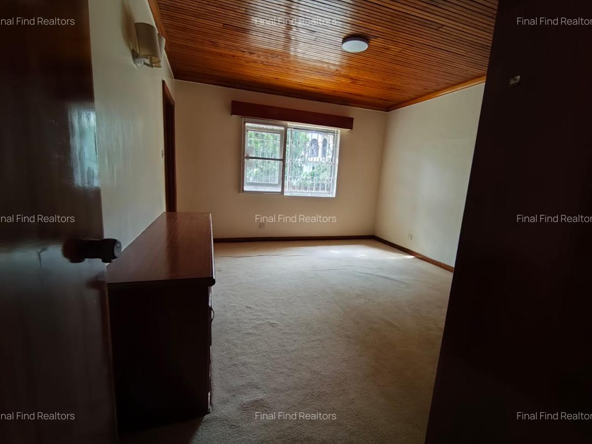 5 Bed House with Garden in Runda - 11