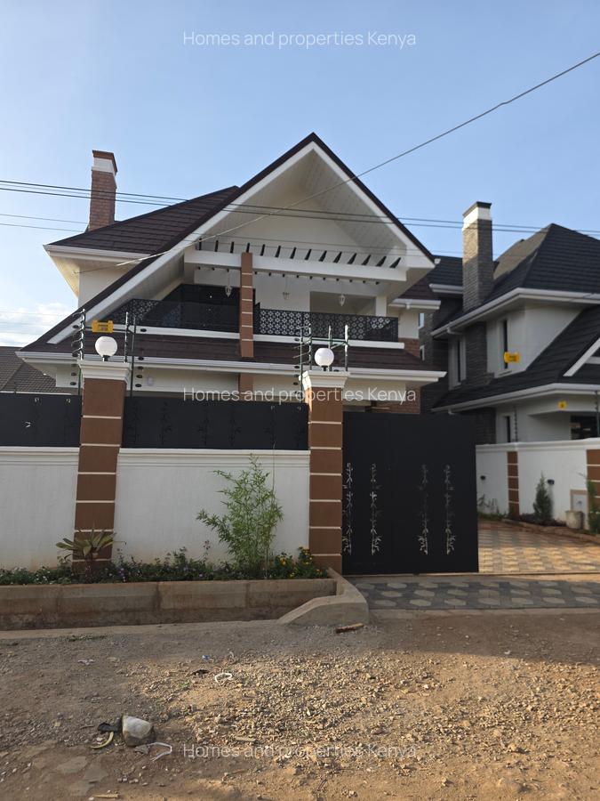 5 Bed Villa with En Suite in Membley - 2