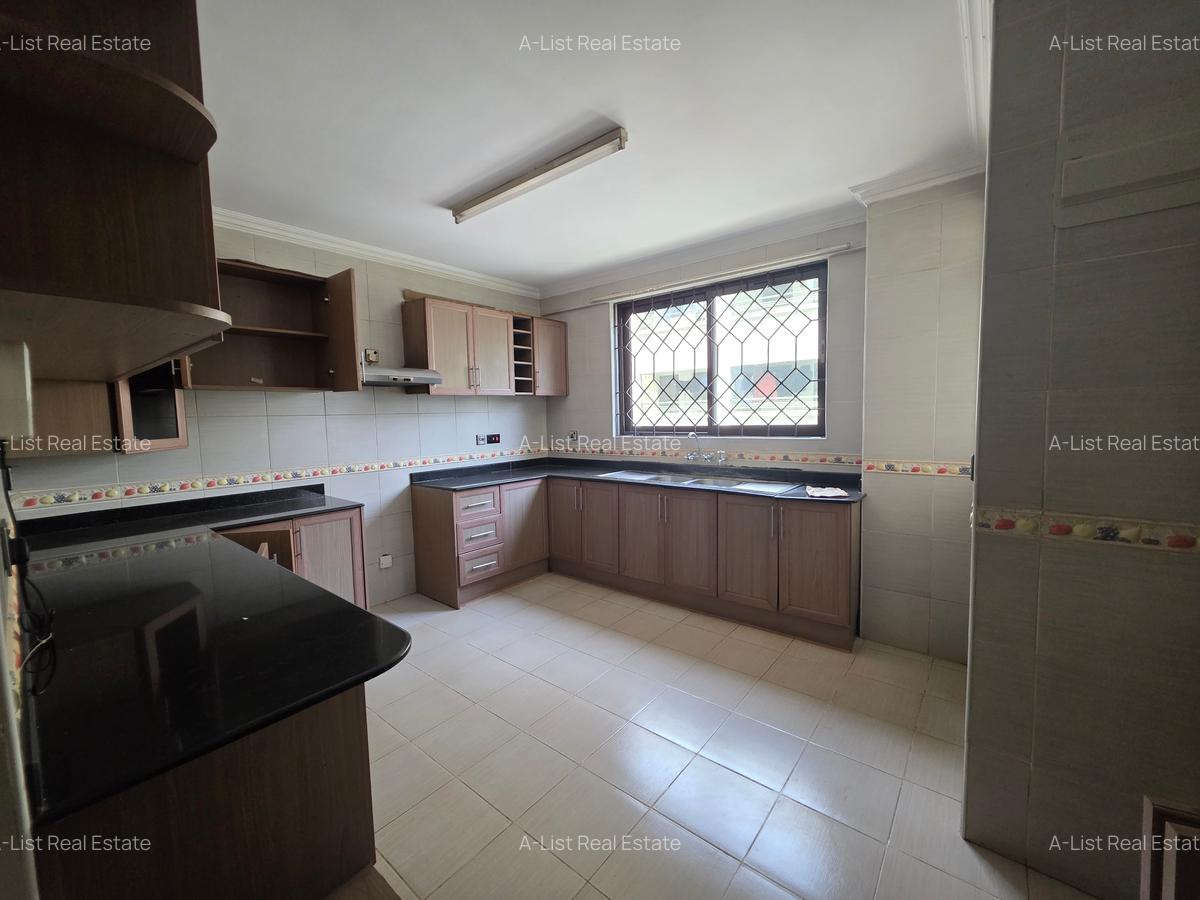 4 Bed Apartment with En Suite at Brookside Drive - 12