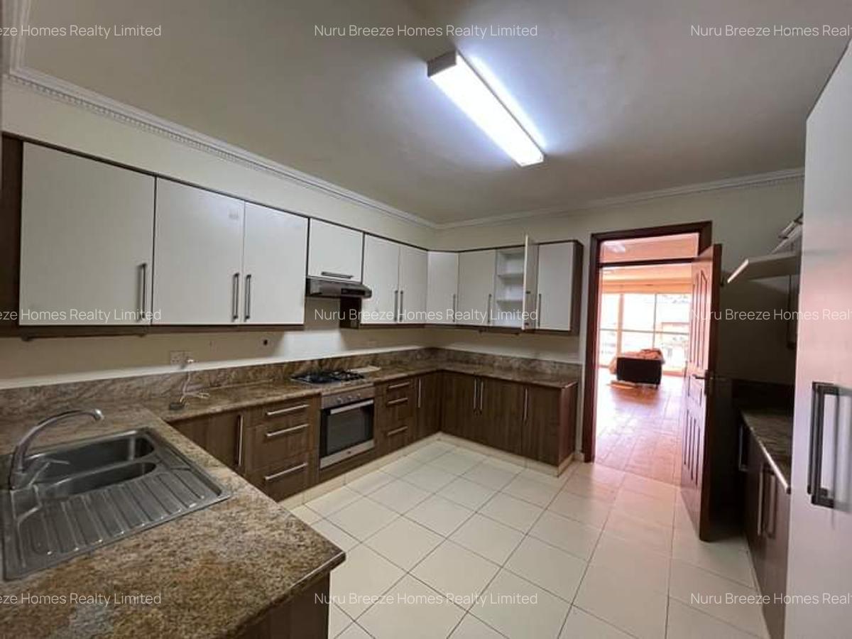 3 Bed Apartment with En Suite in Riverside - 9