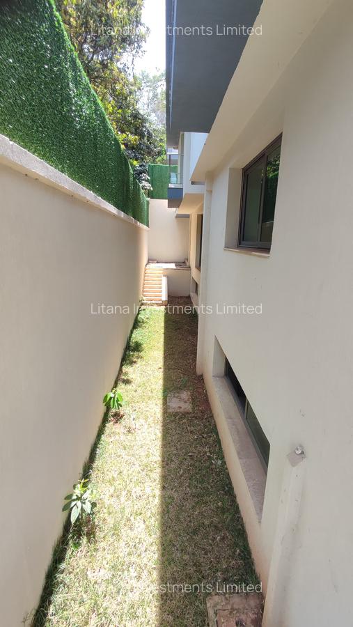 5 Bed Townhouse with En Suite in Lavington - 20
