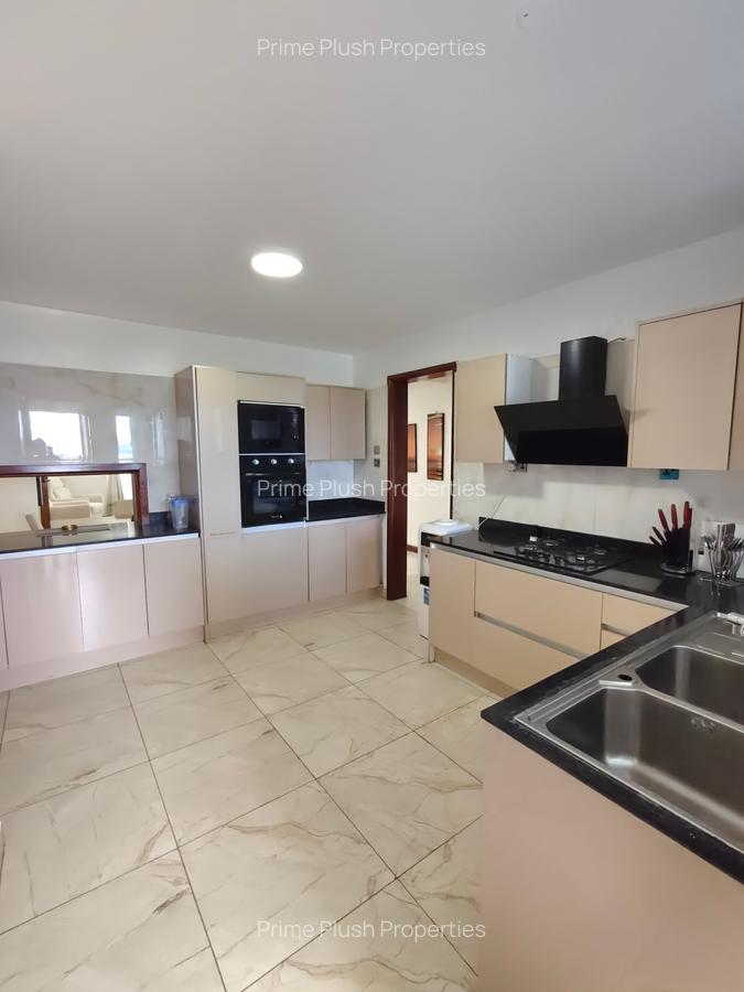 4 Bed House with Swimming Pool in Riverside - 5