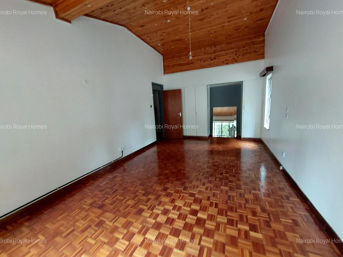 5 Bed House with En Suite at Whispers Avenue - 20