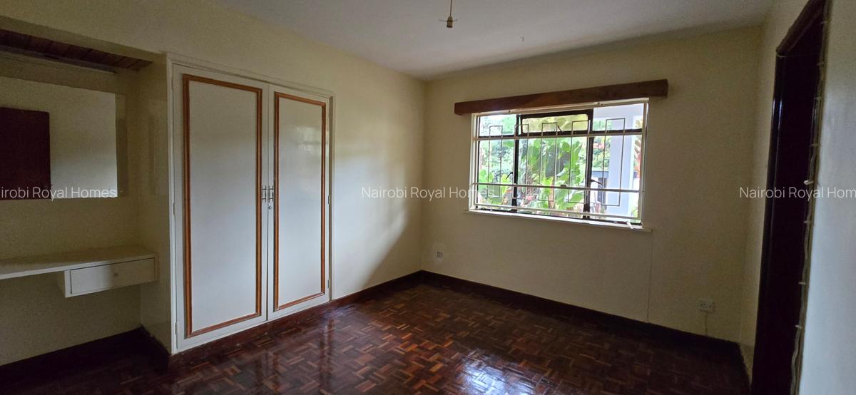 4 Bed House with En Suite at Nyari Close - 17