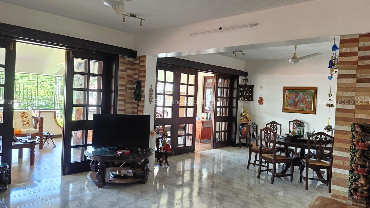 4 Bed Townhouse with En Suite at Greenwood Drive - 5