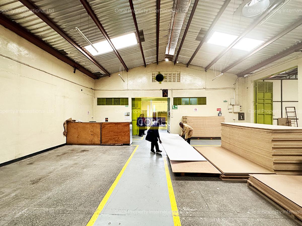 7,500 ft² Warehouse with Parking in Industrial Area - 6