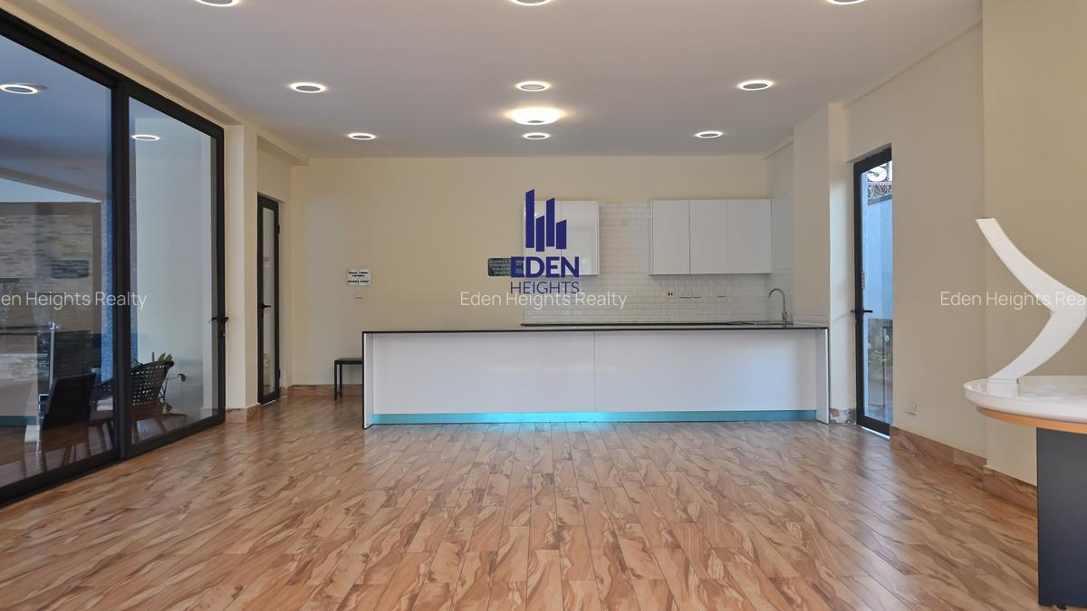 4 Bed Apartment with En Suite in Spring Valley - 13