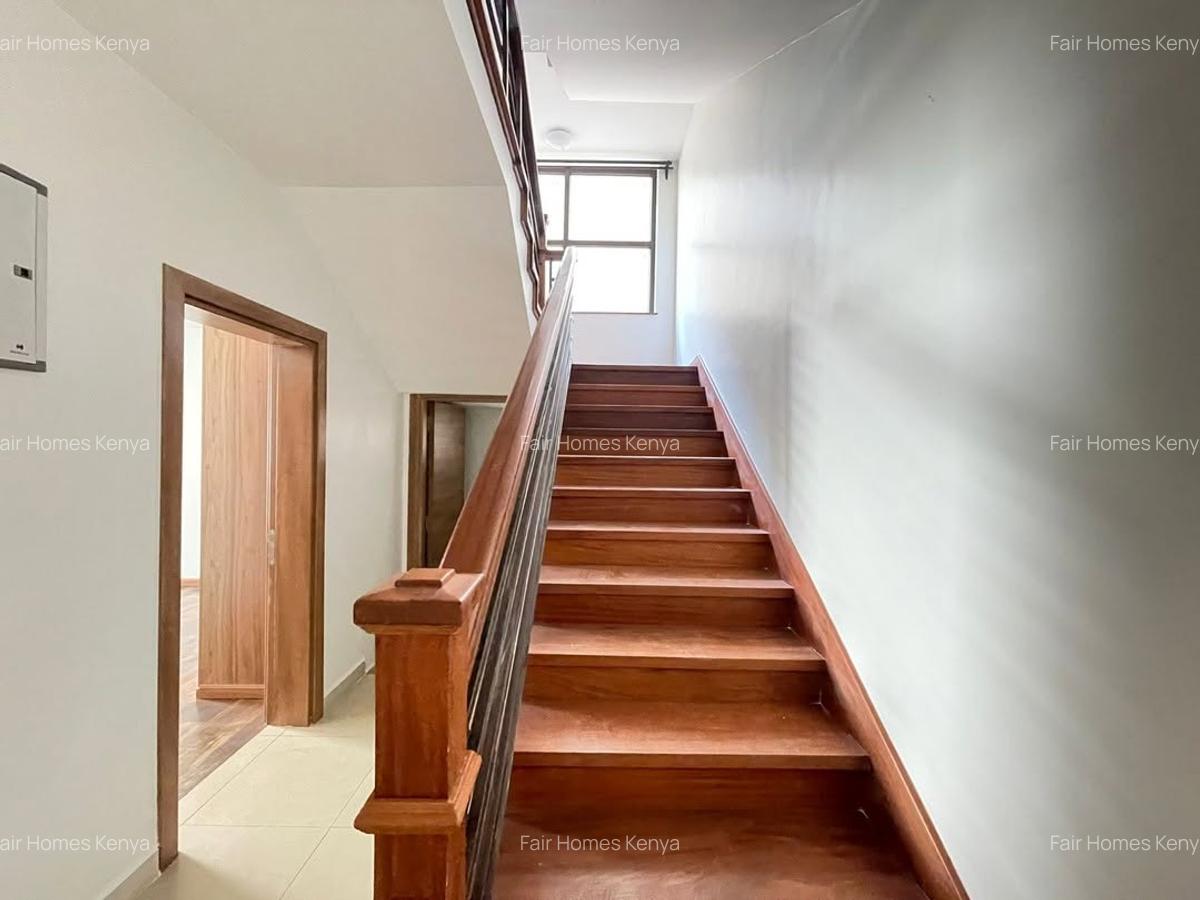 5 Bed Townhouse with En Suite at Lavington Green - 7