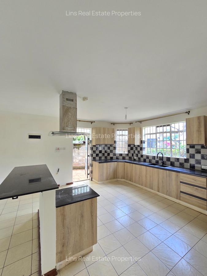 4 Bed Townhouse with En Suite in Spring Valley - 11
