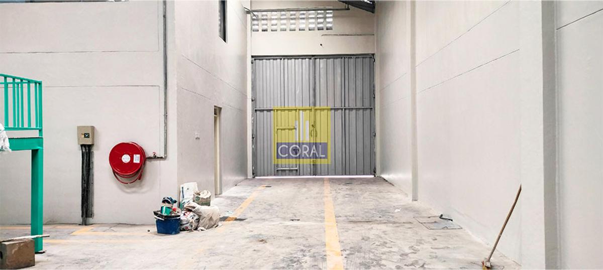 Warehouse with Parking in Industrial Area - 15