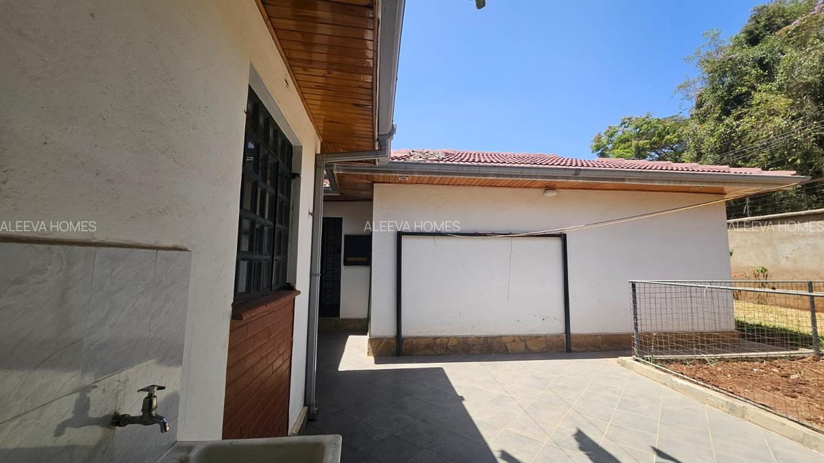 4 Bed House with En Suite in Lavington - 9