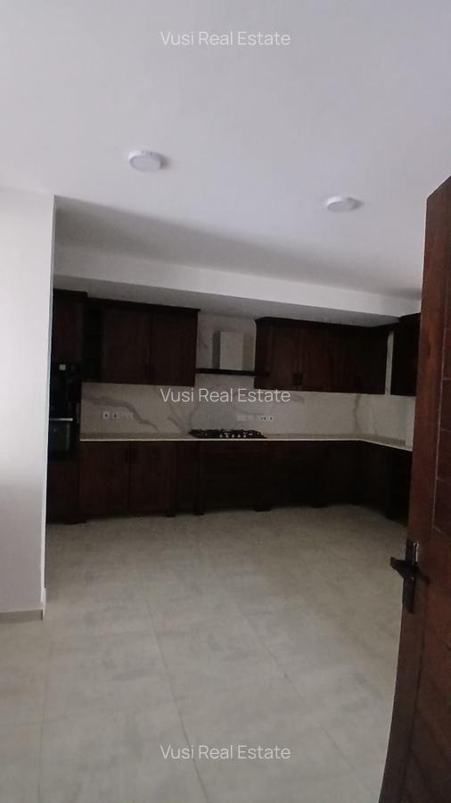 5 Bed Apartment with En Suite in Kileleshwa - 11