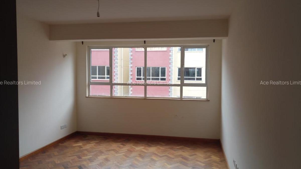3 Bed Apartment with En Suite at City Park - 8