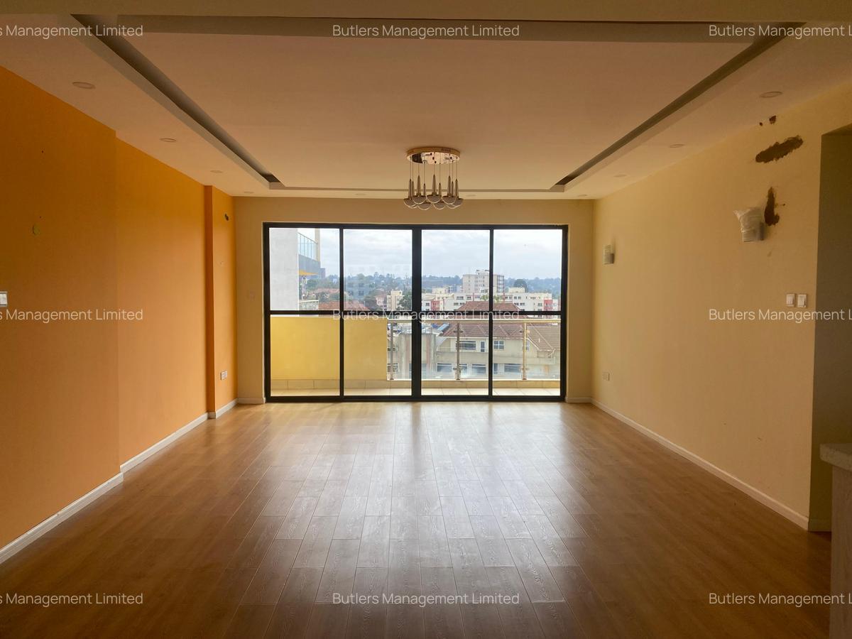 3 Bed Apartment with En Suite in Brookside - 1