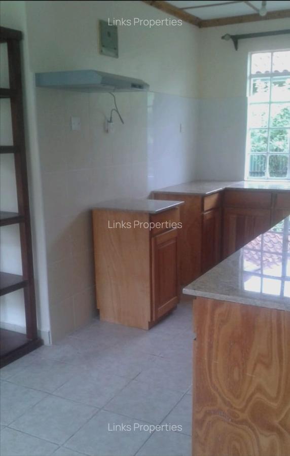 2 Bed House with En Suite at Karen Road - 15
