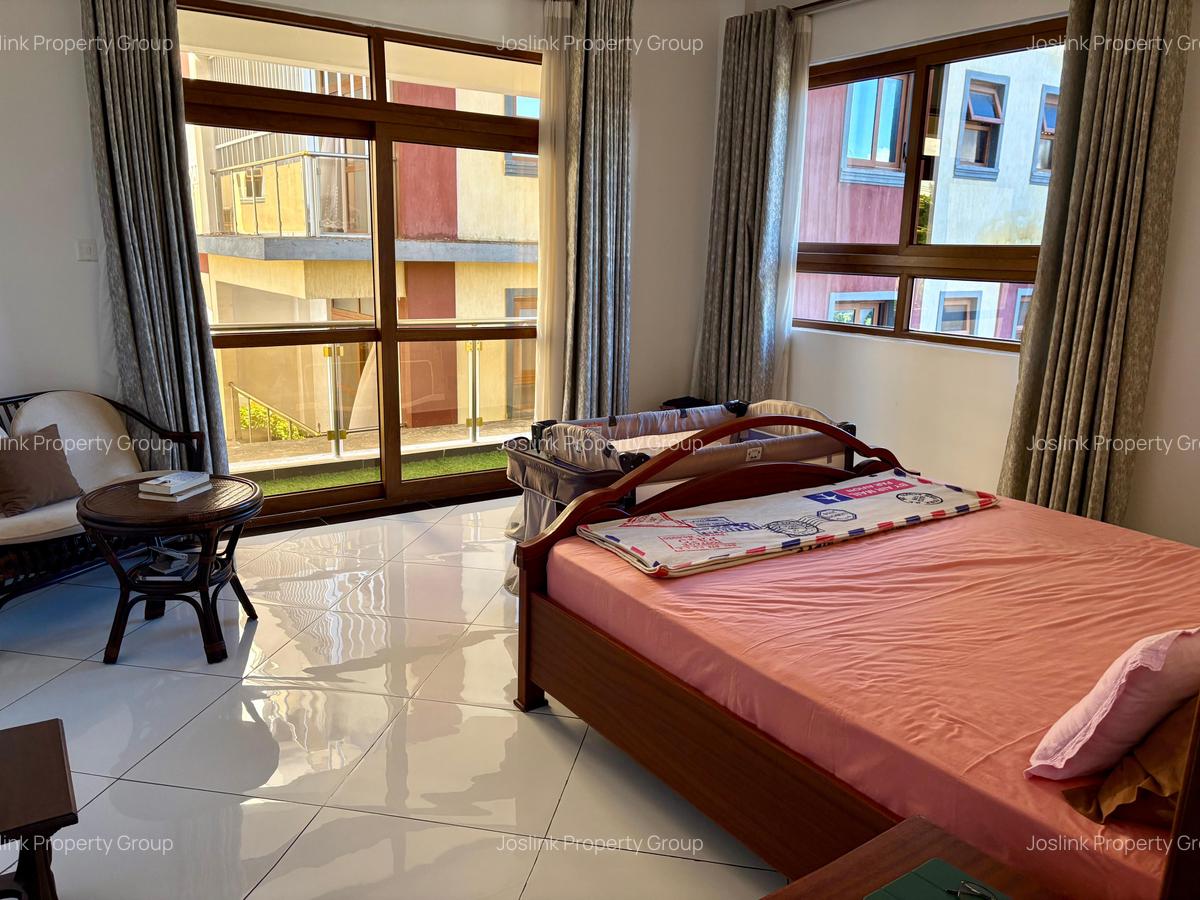 4 Bed Apartment with En Suite at Greenwood Drive - 7