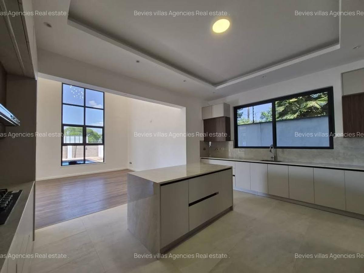 5 Bed Villa with En Suite at Lavington - 13