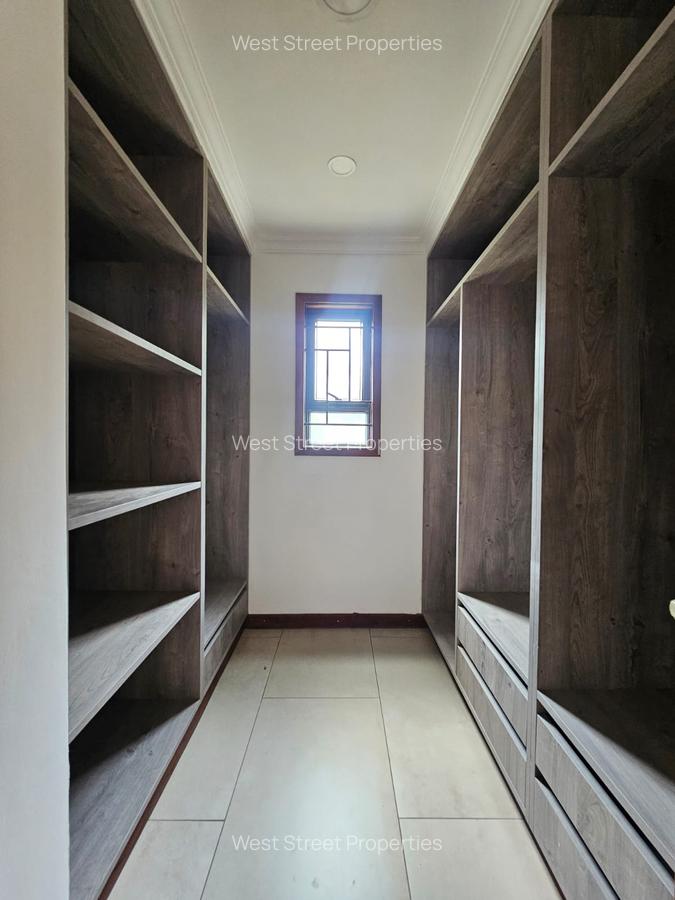 7 Bed Villa with En Suite at Lavington - 18