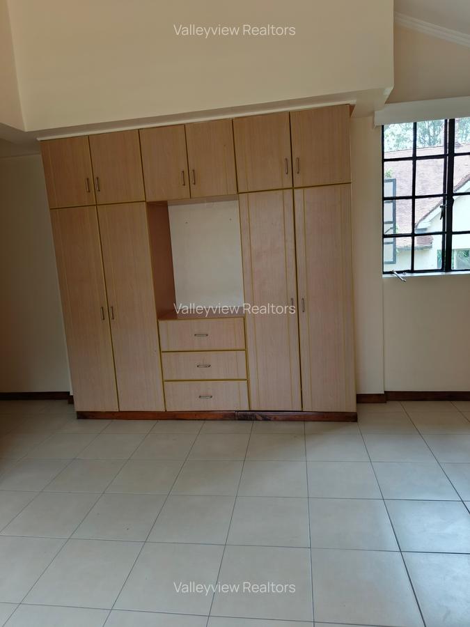 2 Bed House with En Suite at Lavington - 16