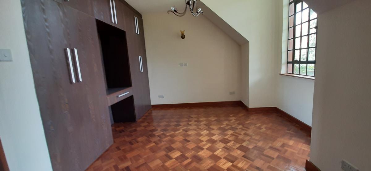 4 Bed Townhouse with En Suite in Lavington - 17