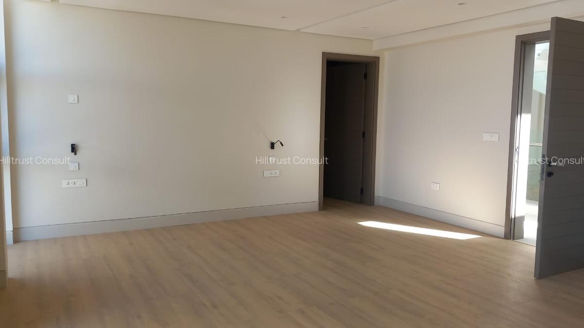 5 Bed Villa with En Suite in Westlands Area - 12