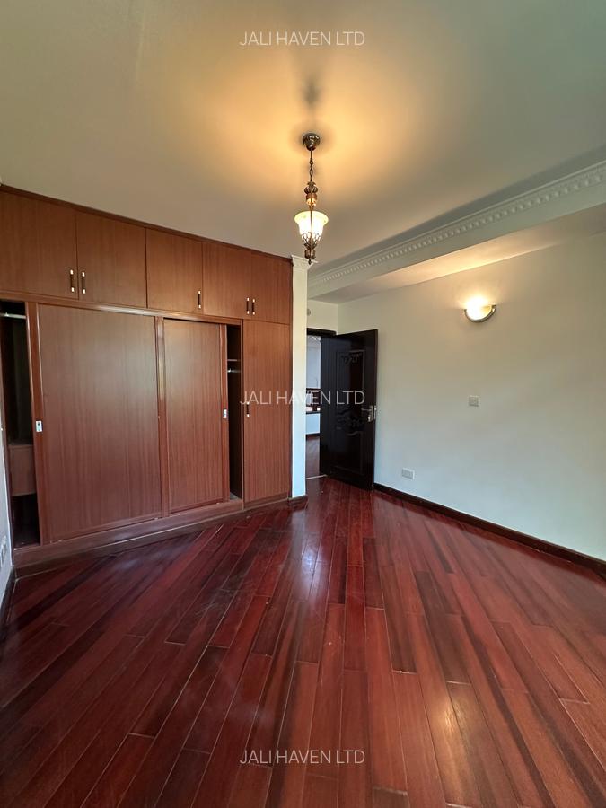 5 Bed Villa with En Suite in Lavington - 13