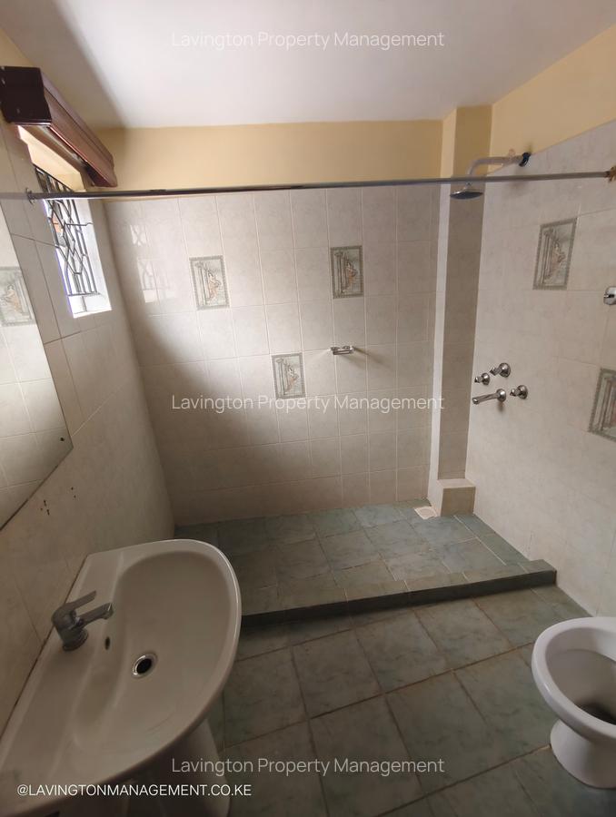 5 Bed Townhouse with En Suite at Lavington Green - 14