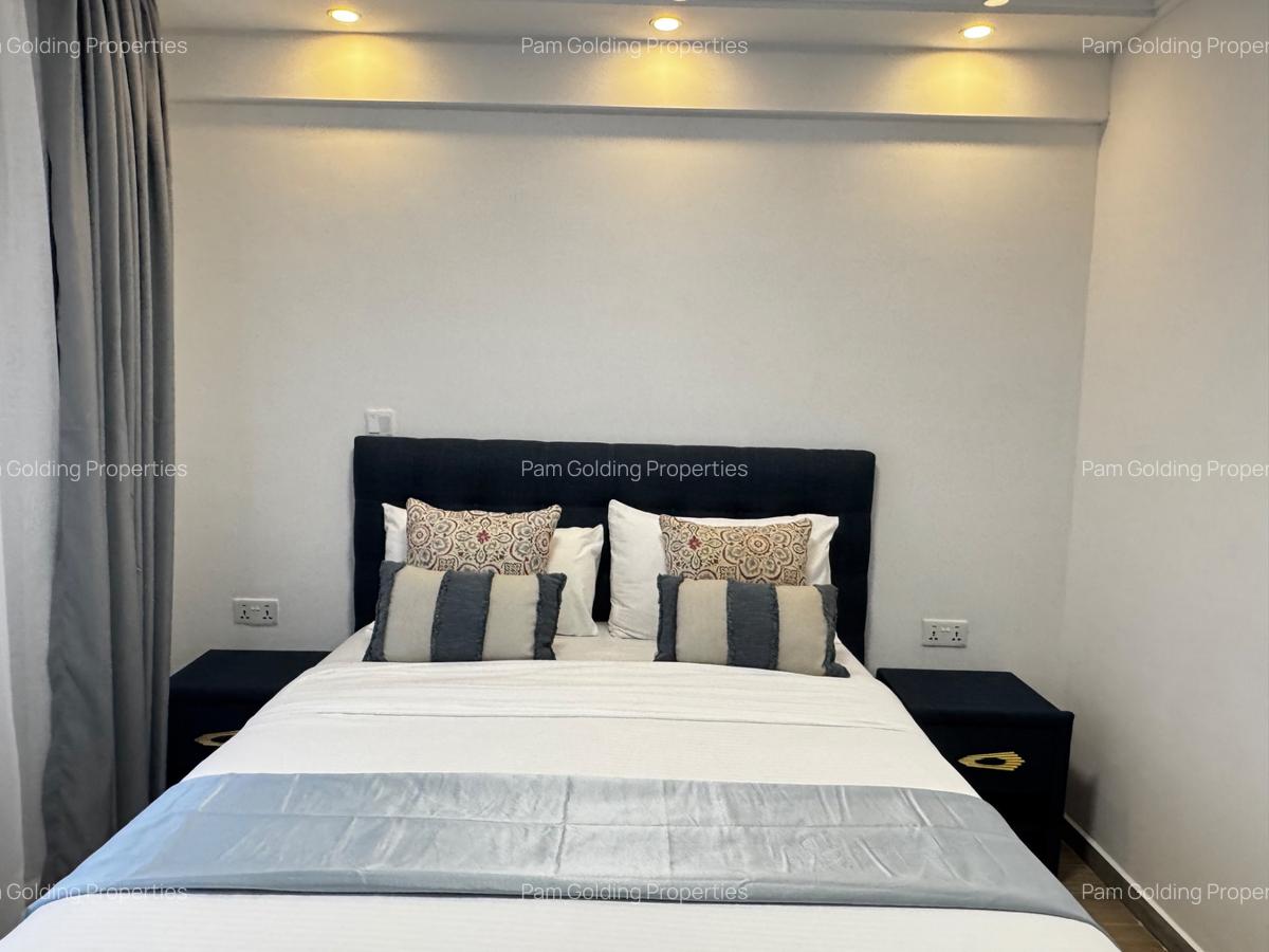 2 Bed Apartment with En Suite in Riverside - 12