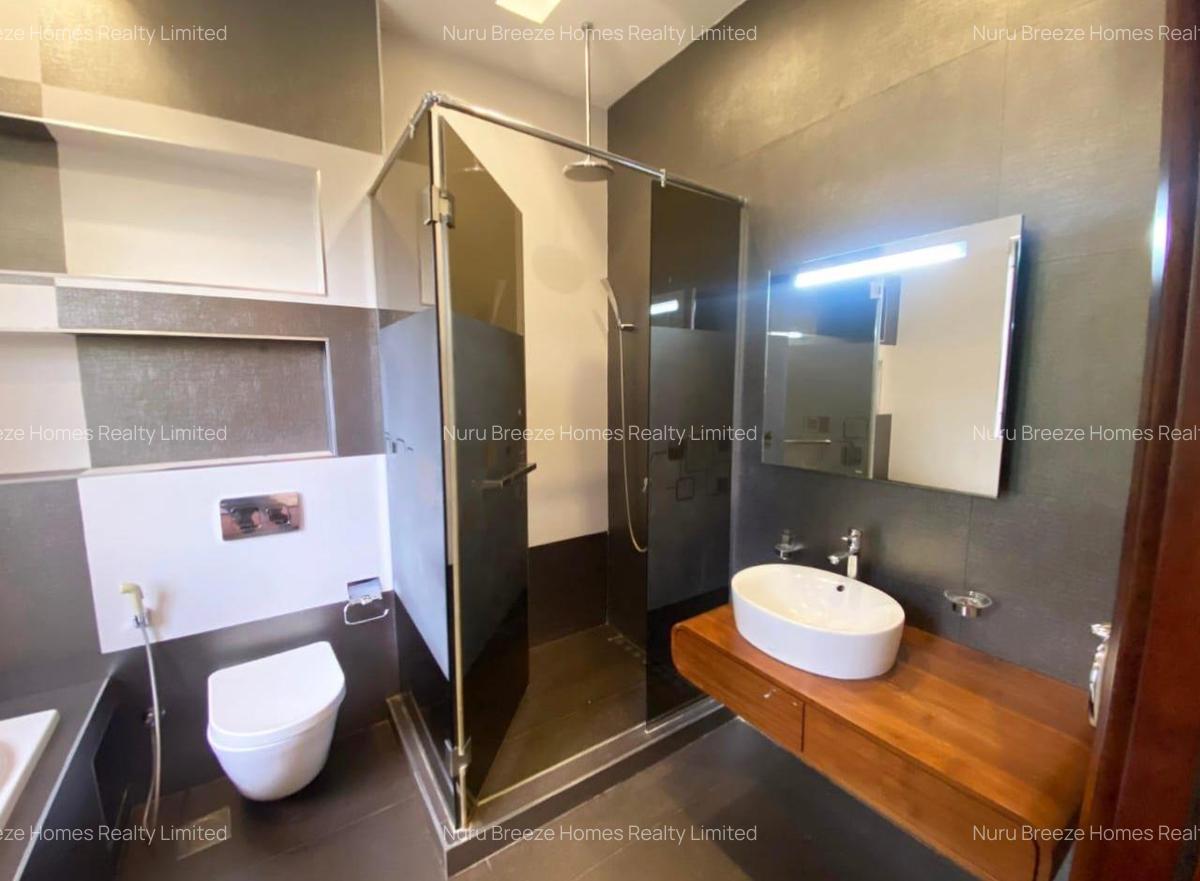 5 Bed House with En Suite in Runda - 13