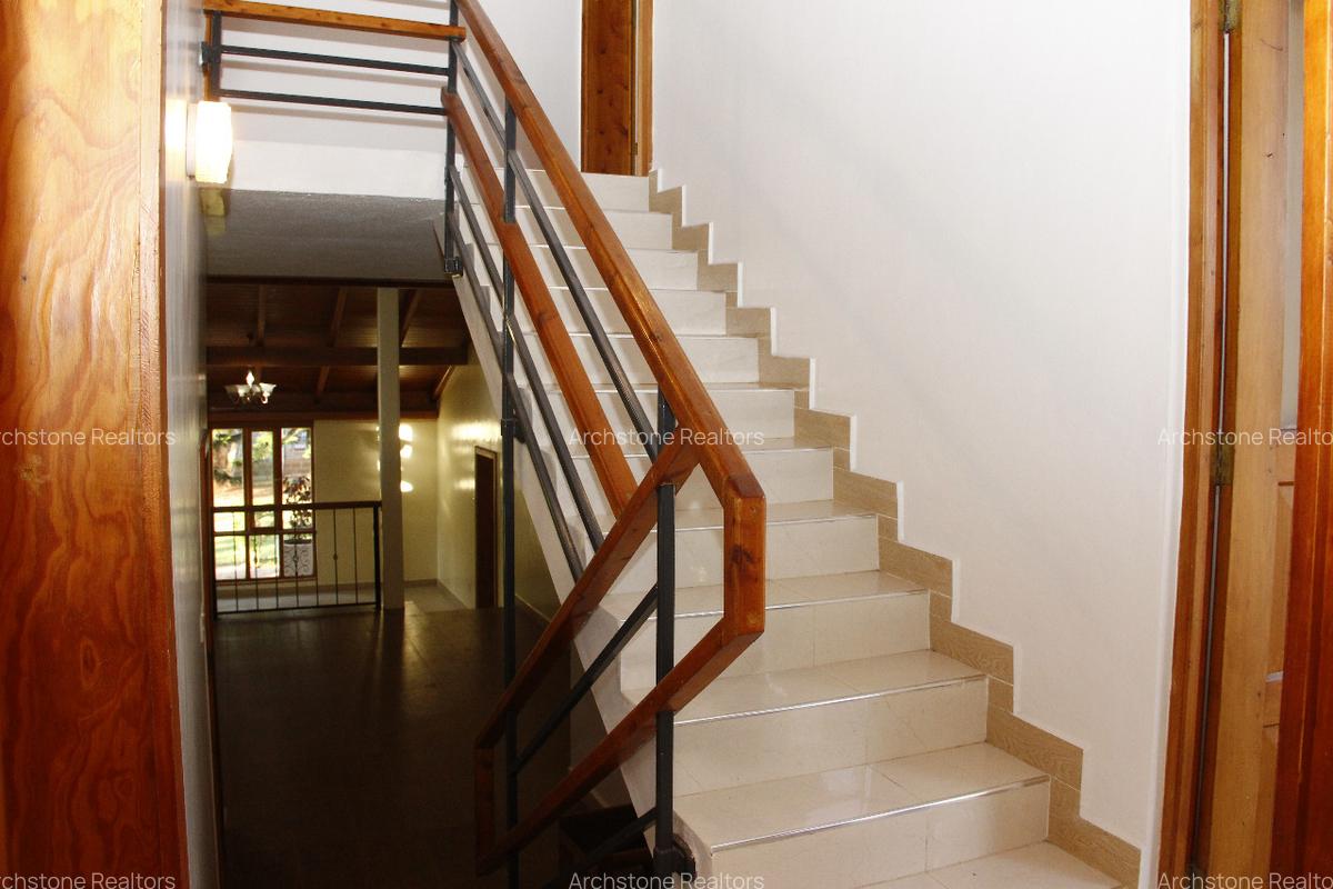 2 Bed House with Swimming Pool in Ridgeways - 2