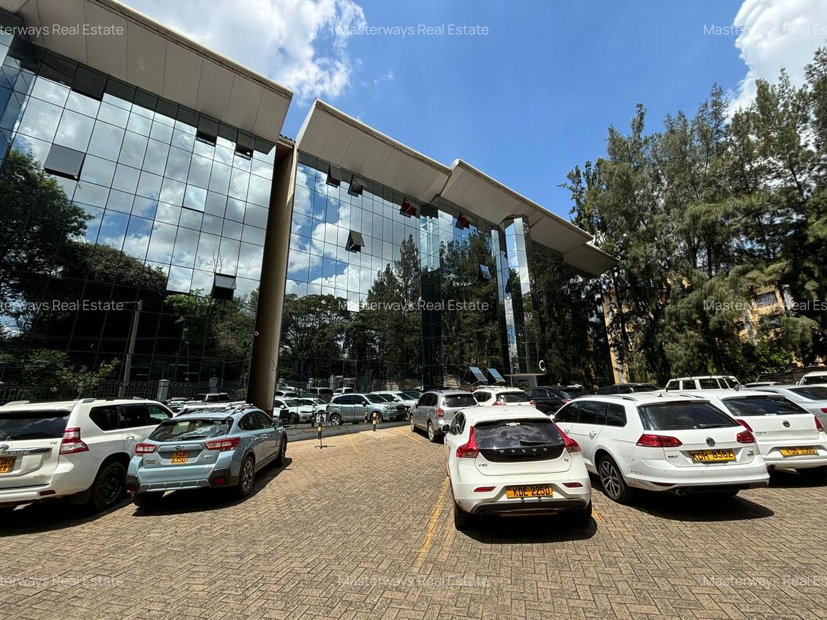 2,100 ft² Office with Fibre Internet in Lavington - 1