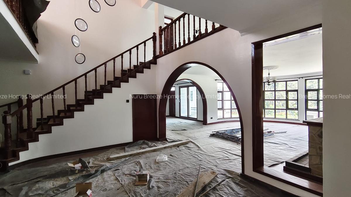 5 Bed House with En Suite in Ridgeways - 5