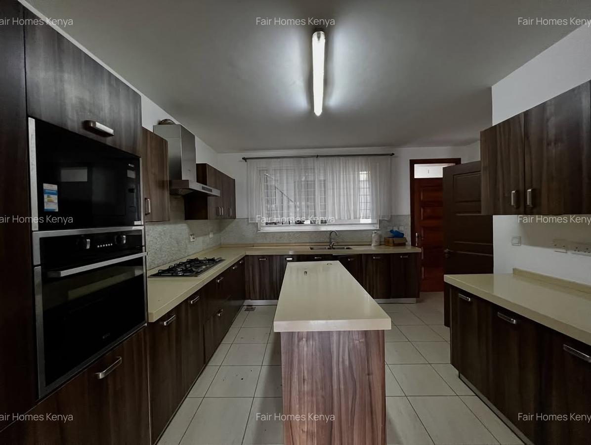 5 Bed Townhouse with En Suite at Lavington Green - 12