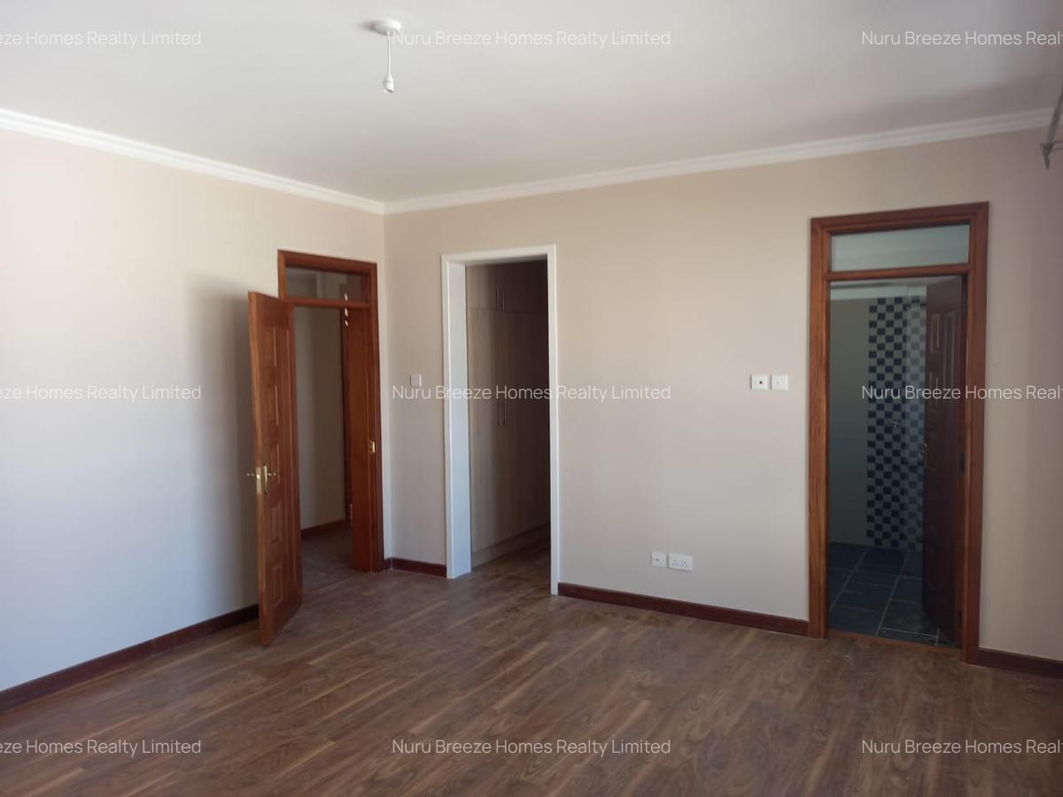 3 Bed Apartment with En Suite in Riverside - 4