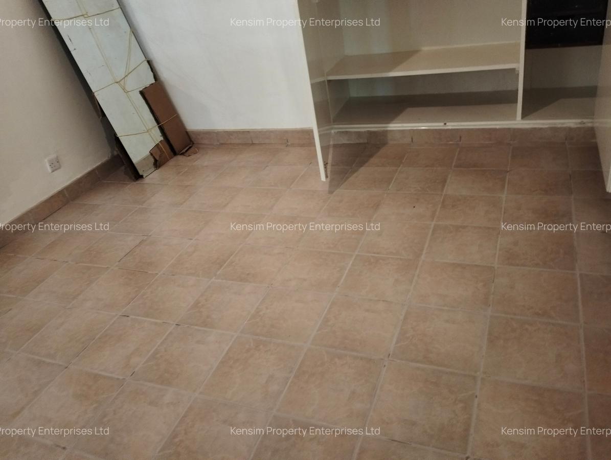 5 Bed House with En Suite in Lavington - 4