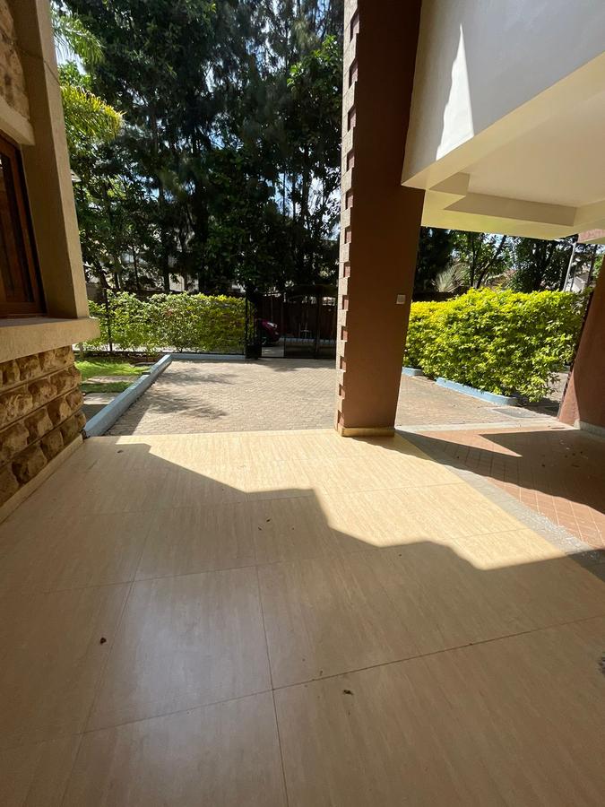 5 Bed Townhouse with En Suite in Lavington - 13