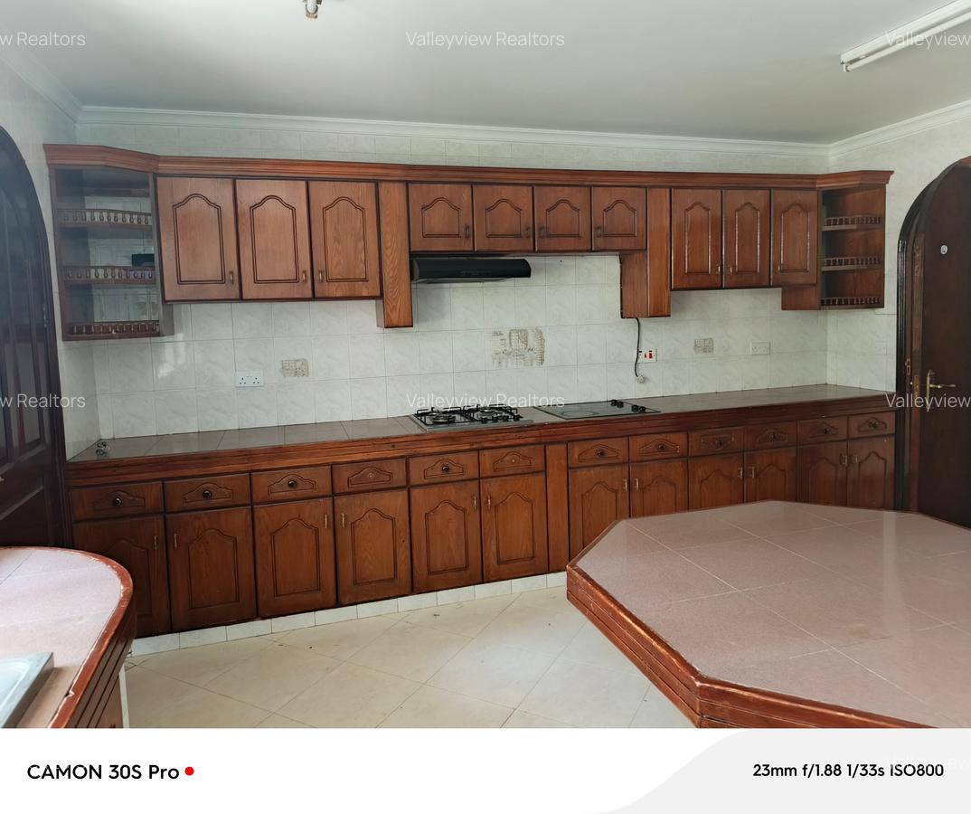 5 Bed Townhouse with En Suite at Riverside - 4