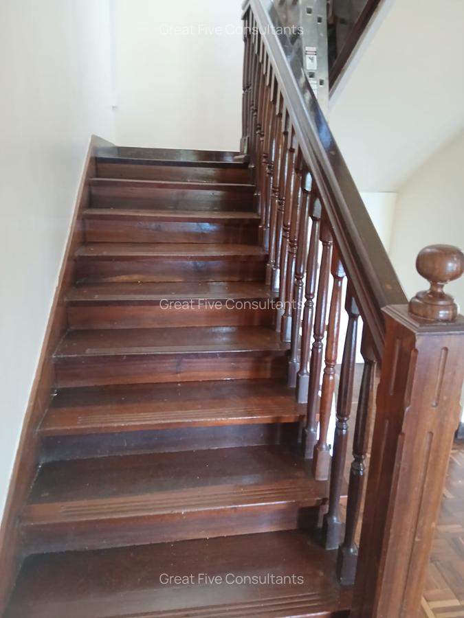 5 Bed Villa with En Suite in Gigiri - 10