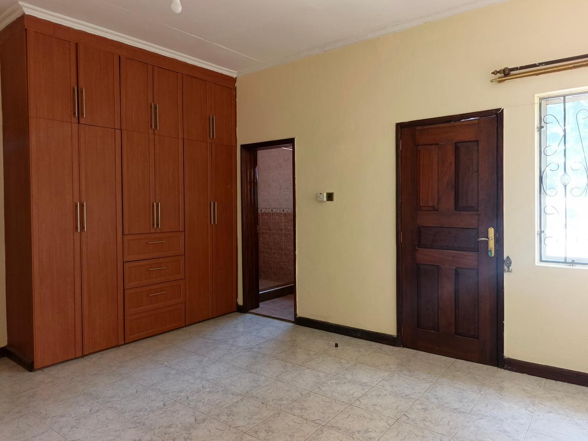 4 Bed House with En Suite in Nyari - 14