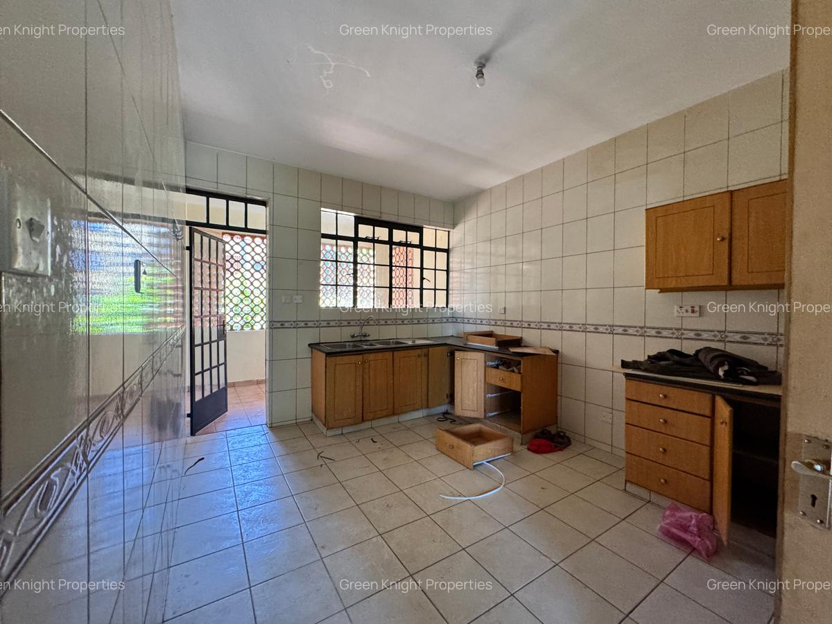 Serviced 3 Bed Apartment with En Suite in Kilimani - 12